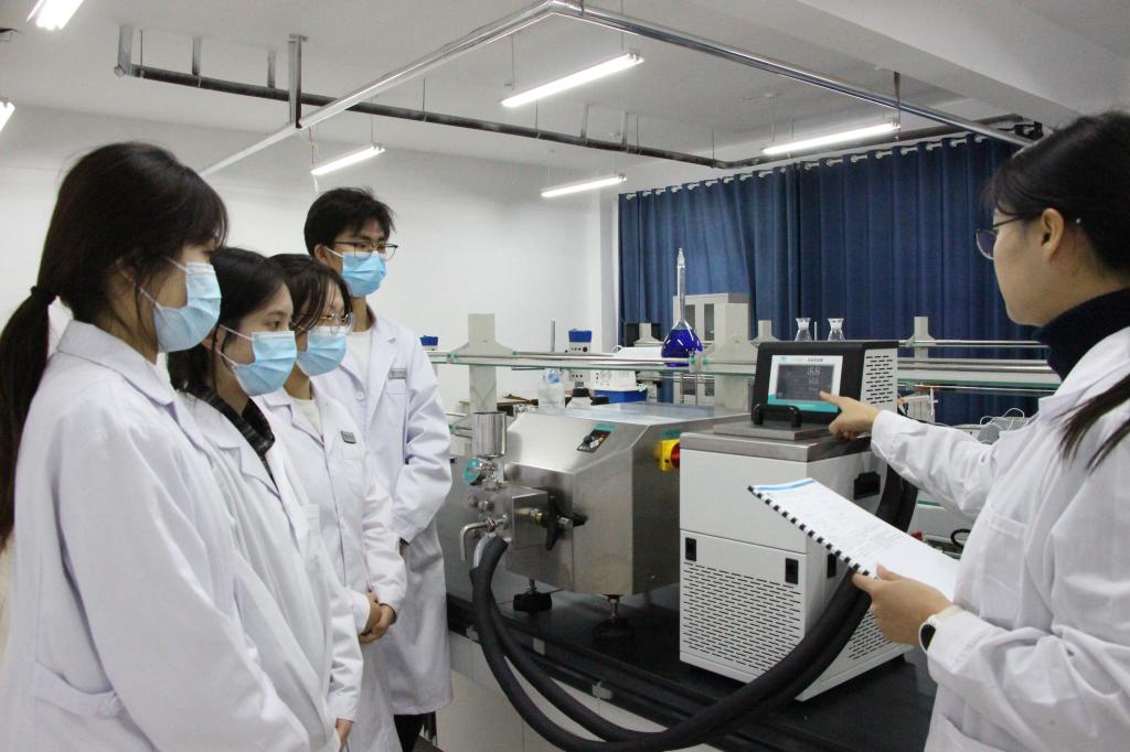 化妝品科學與技術專業 美麗與科技的完美融合